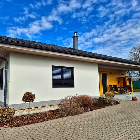 Ubytovani Nad Prehradou Dvur Kralove nad Labem Exterior photo